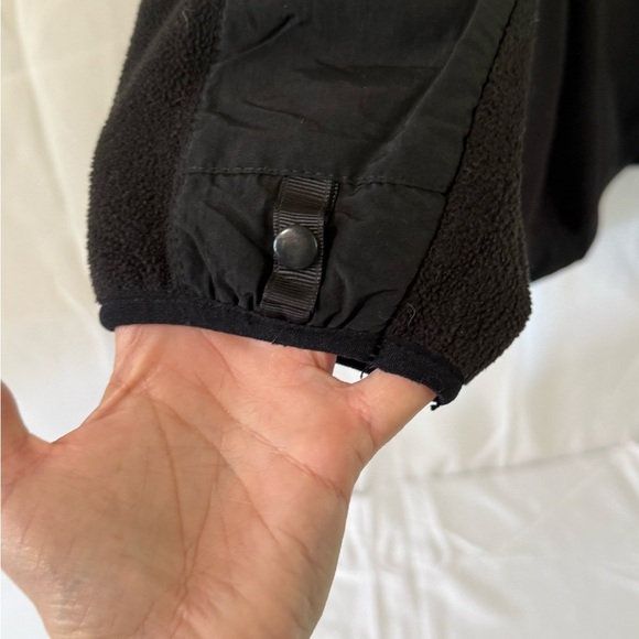 The North Face Black Jacket with Vibrant Pink Logo - Picture 5 of 8